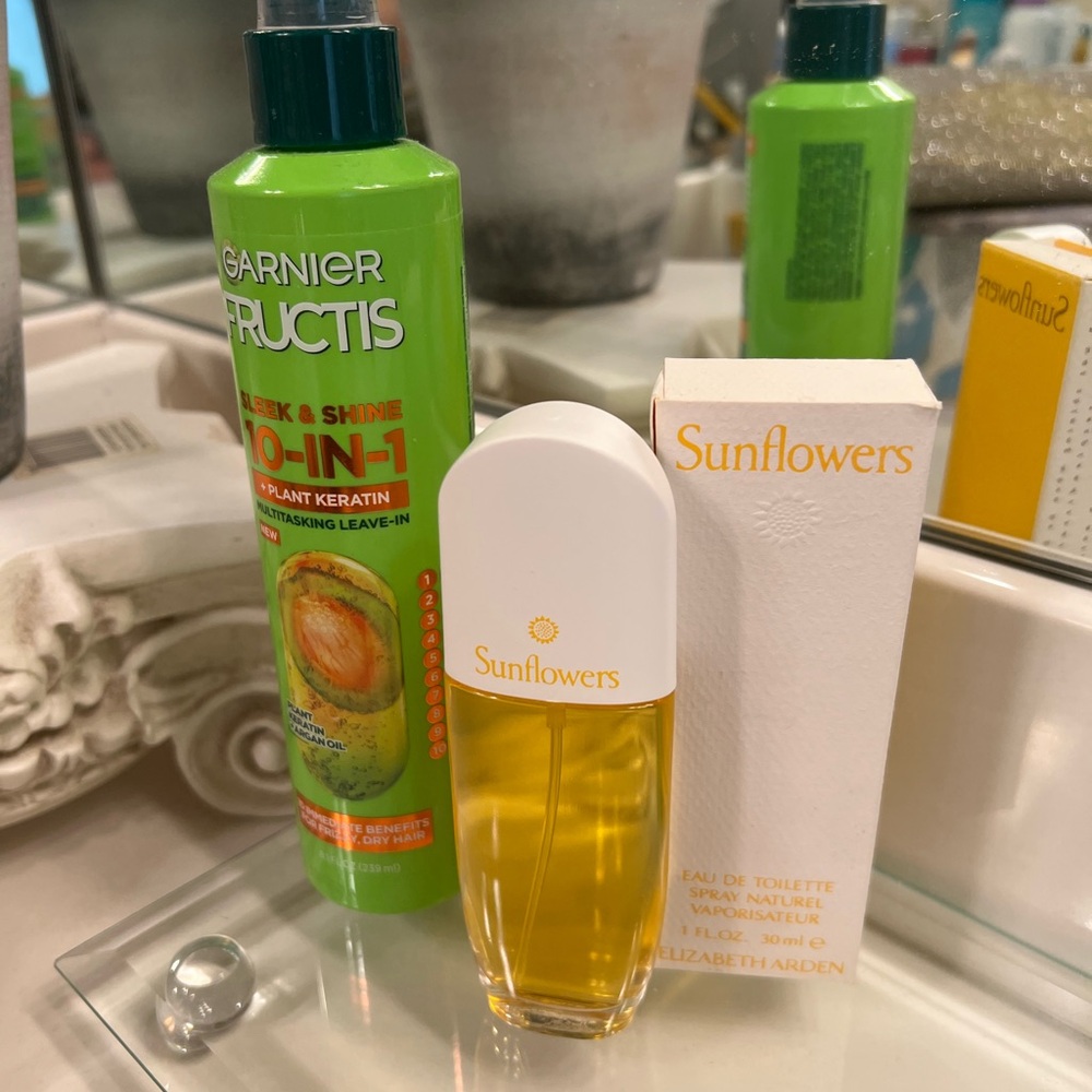 Elizabeth Arden Sunflowers EDT 1oz plus 8 oz Garnier Fructis 10-in-1 spray cond.